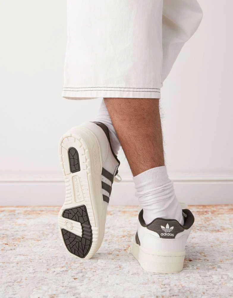 Adidas adidas Originals Rivalry 86 Low trainers in white and olive 3