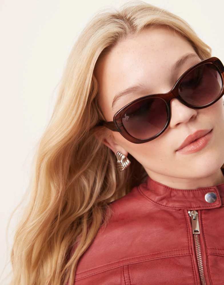 Jeepers Peepers Jeepers Peepers chunky square sunglasses in brown 2