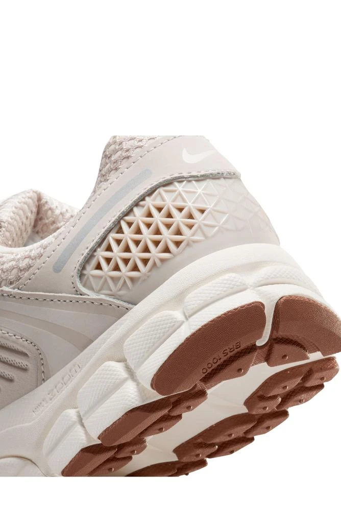 NIKE Zoom Vomero 5 Sneaker 7