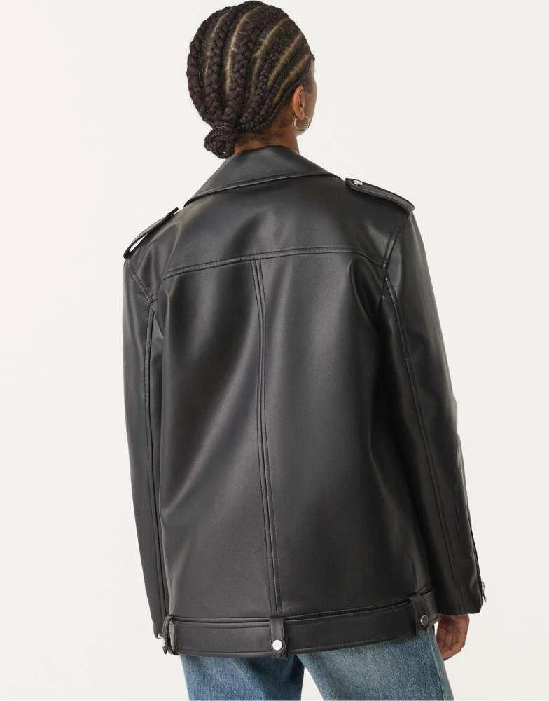 Stradivarius Stradivarius oversized faux leather biker jacket in black 2