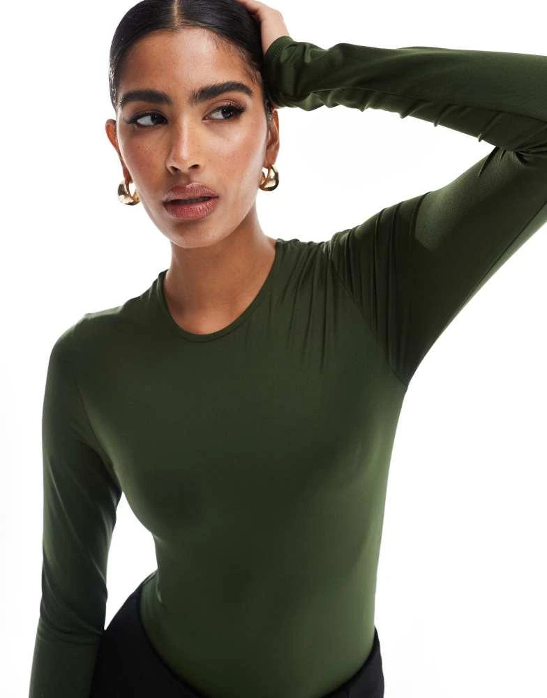 Stradivarius Stradivarius long sleeve sculpt bodysuit in khaki 2