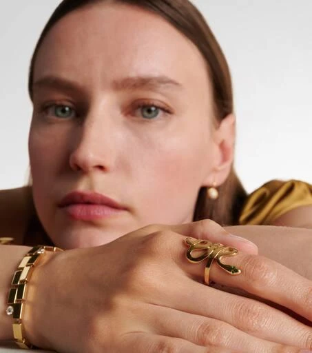 Ileana Makri 18kt gold ring with emeralds 2