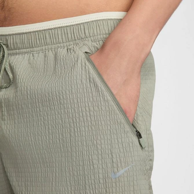 NIKE Men's Nike Stride Running Division Dri-FIT Seersucker 5" Brief-Lined Shorts 4