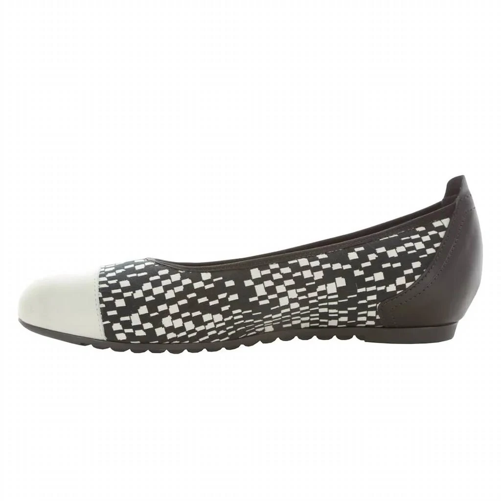 Munro Women's Henlee Flats In Black/white 2