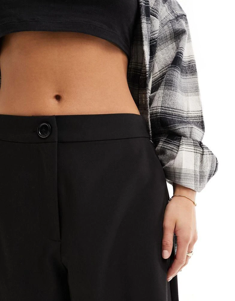 ASOS ASOS DESIGN Petite tailored relaxed straight leg trousers in black 5
