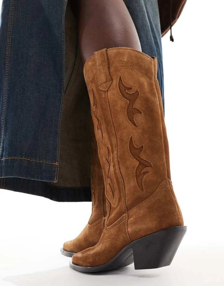 Stradivarius Stradivarius suede look heeled cowboy boot in beige 3