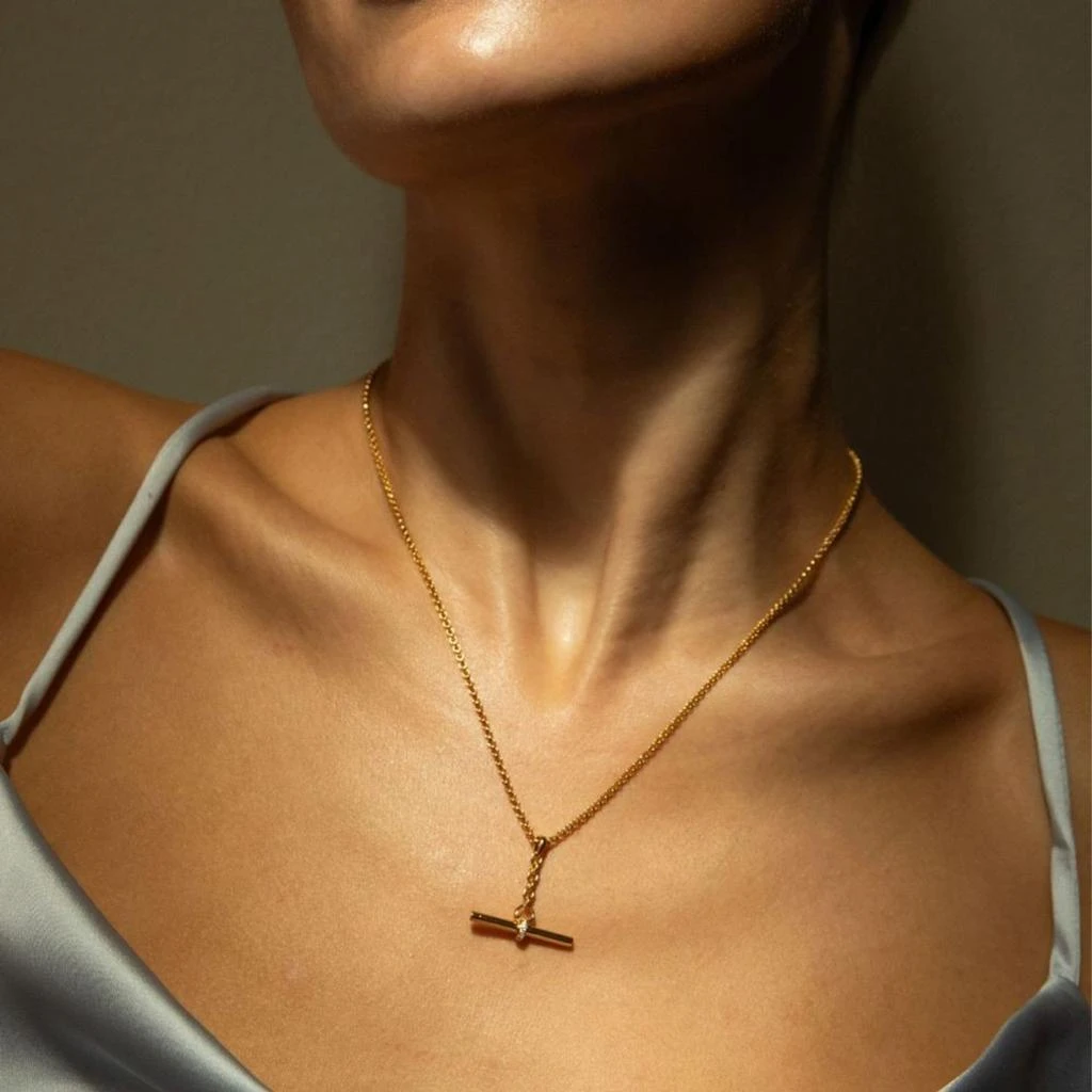 Dinny Hall My world t-bar pendant 2