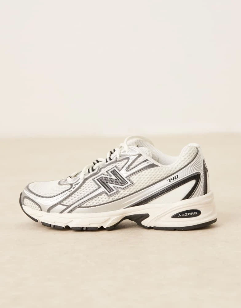 New Balance New Balance 740 unisex trainers in white, beige and black 2