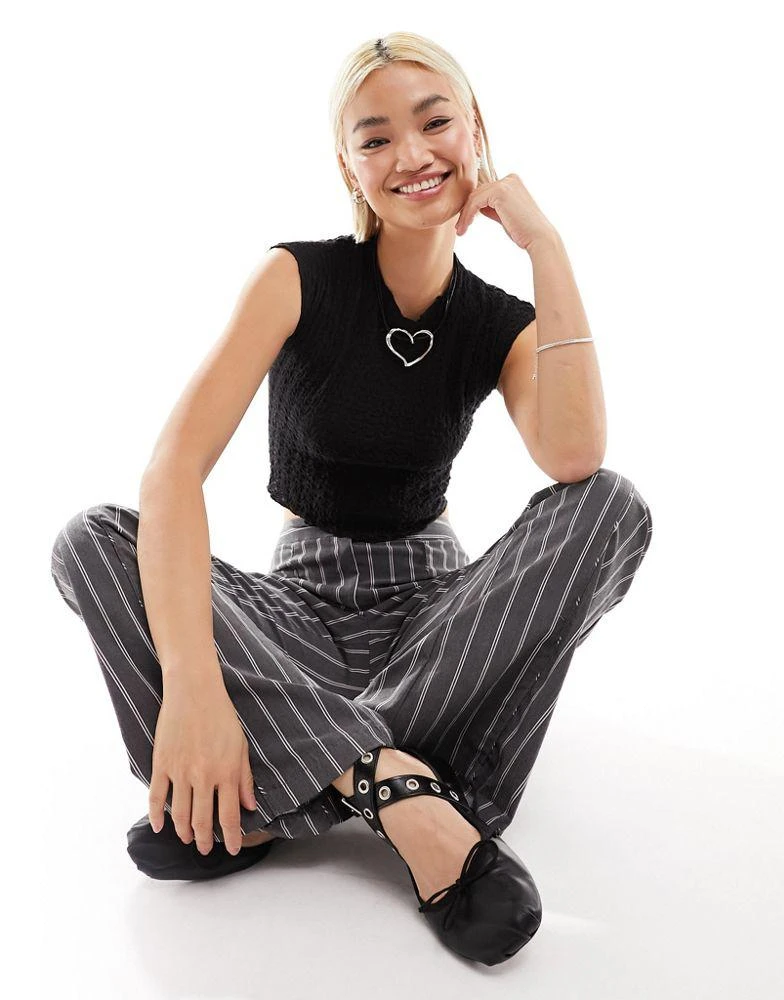 Daisy Street Daisy Street high neck crop top in crinkle 1