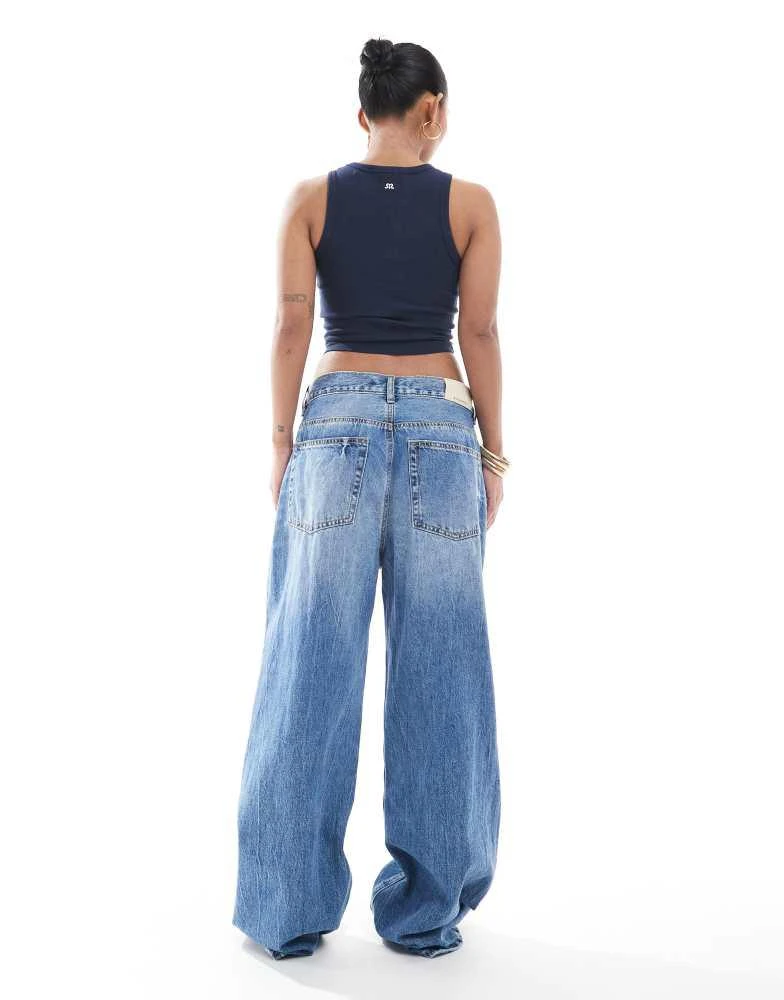 Stradivarius Stradivarius Petite D88 denim baggy jean in mid wash 2