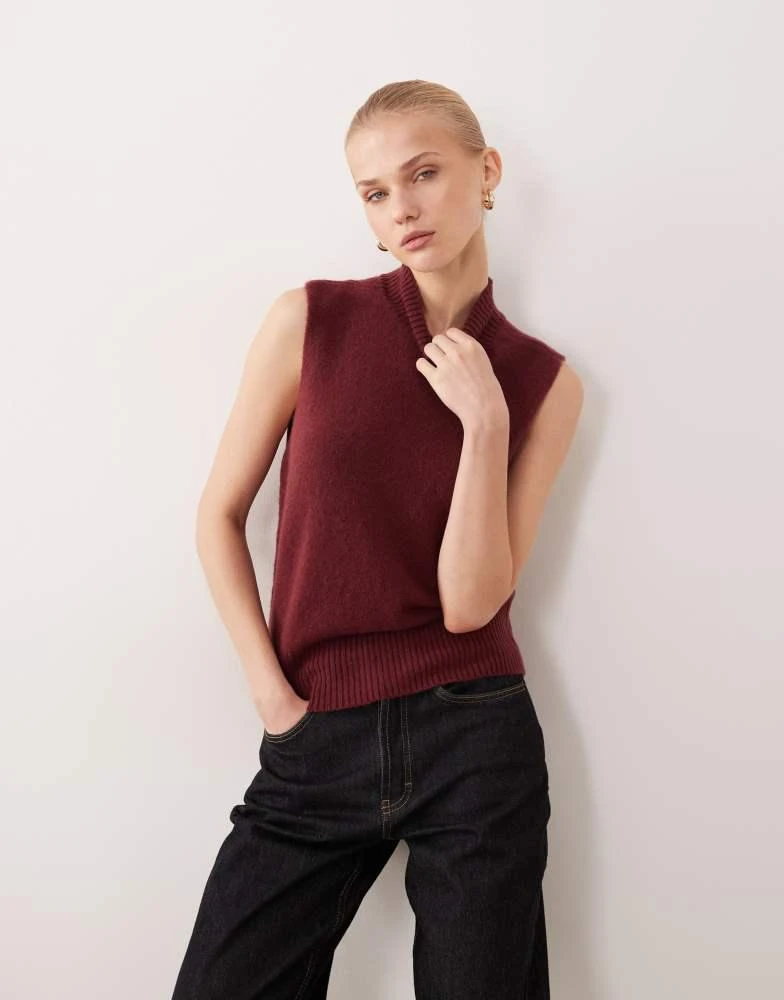 Abercrombie 
Fitch Abercrombie 
Fitch mock neck sweater vest in burgundy