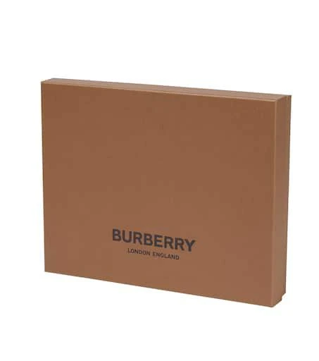 Burberry Baby onesie, bib and hat set 5