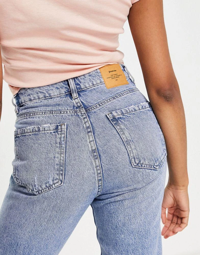 Stradivarius Stradivarius mom fit vintage jean in medium blue 3