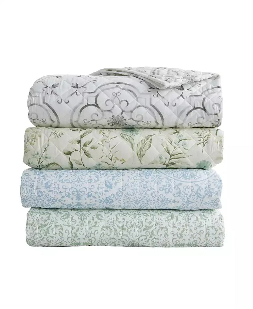 Linery 
Co Floral Printed Reversible Stitched Quilt Set with Shams 5