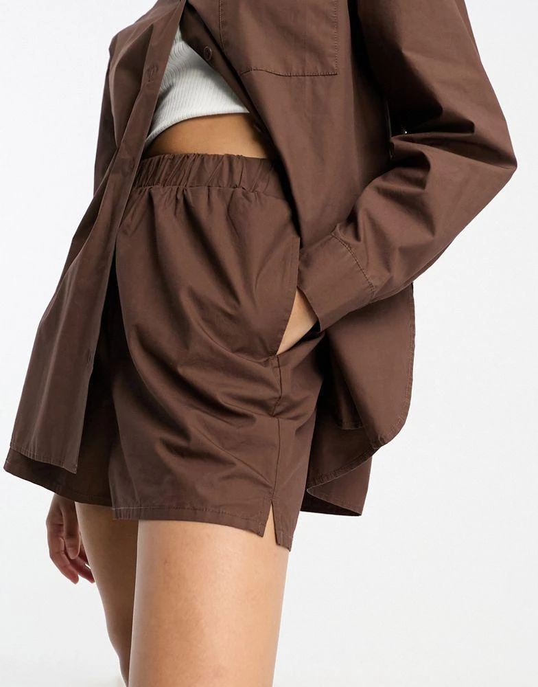 ASOS ASOS DESIGN pull on short in chocolate 2