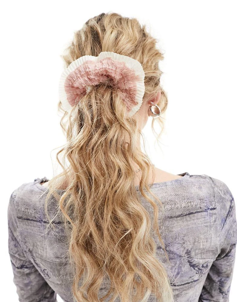 Reclaimed Vintage Reclaimed Vintage oversized scrunchie in ballet pink 3