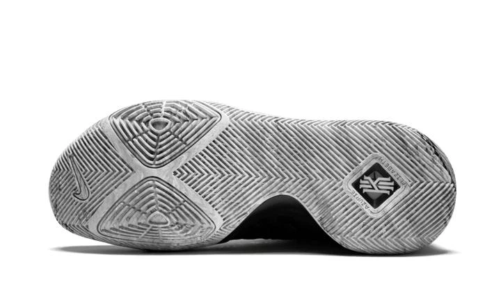 NIKE Nike Kyrie 3 BHM 8
