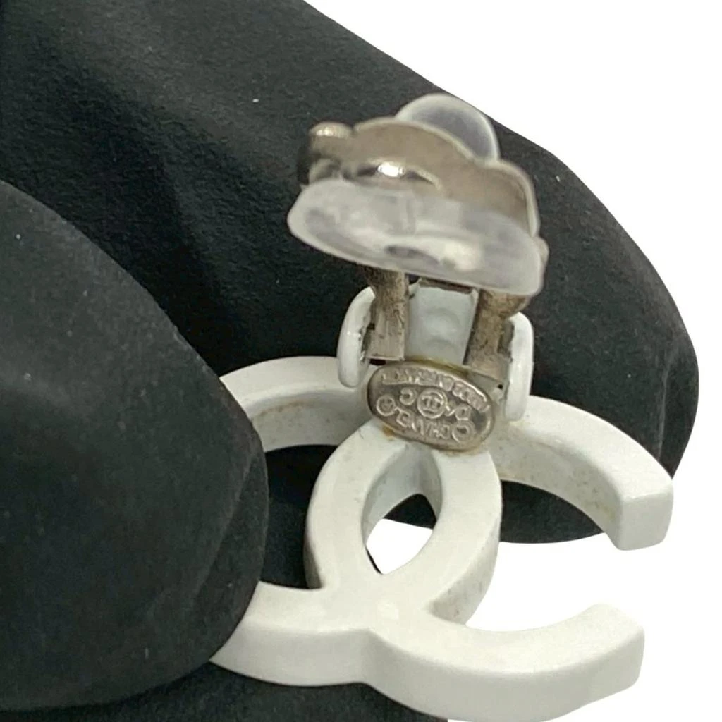Chanel Plastic Clip Earrings (Pre-Owned) 2
