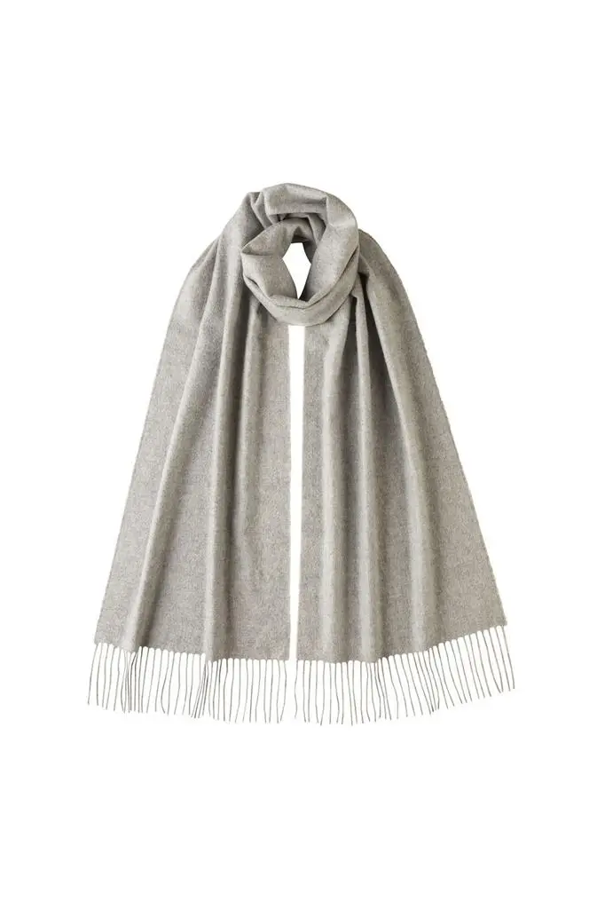 Johnstons of Elgin Iconic oversized cashmere scarf 1