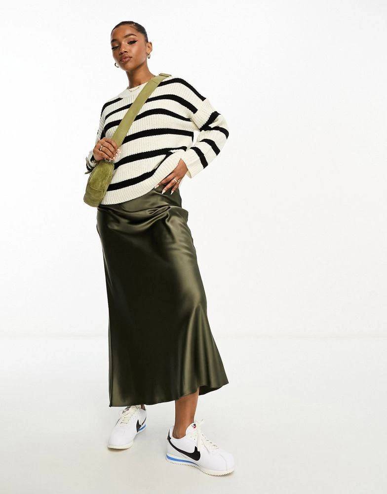 JDY JDY knitted crew neck stripe  jumper in black & cream 2