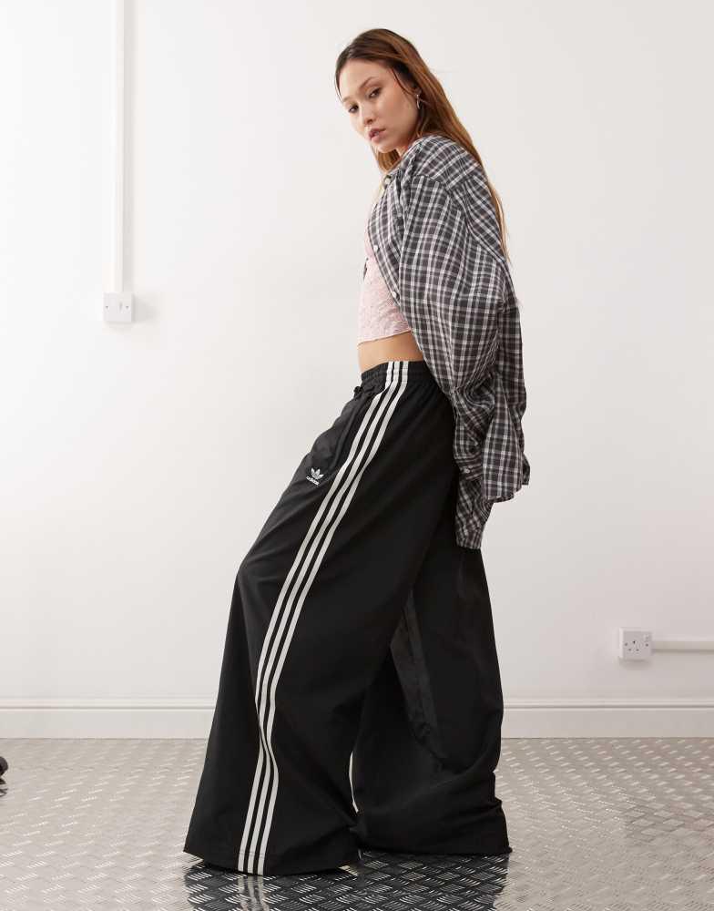 売切れ前に adidas originals ADICOLOR WIDE LEG JOGGERS Adidas adidas Originals Adicolor wide leg track pants in