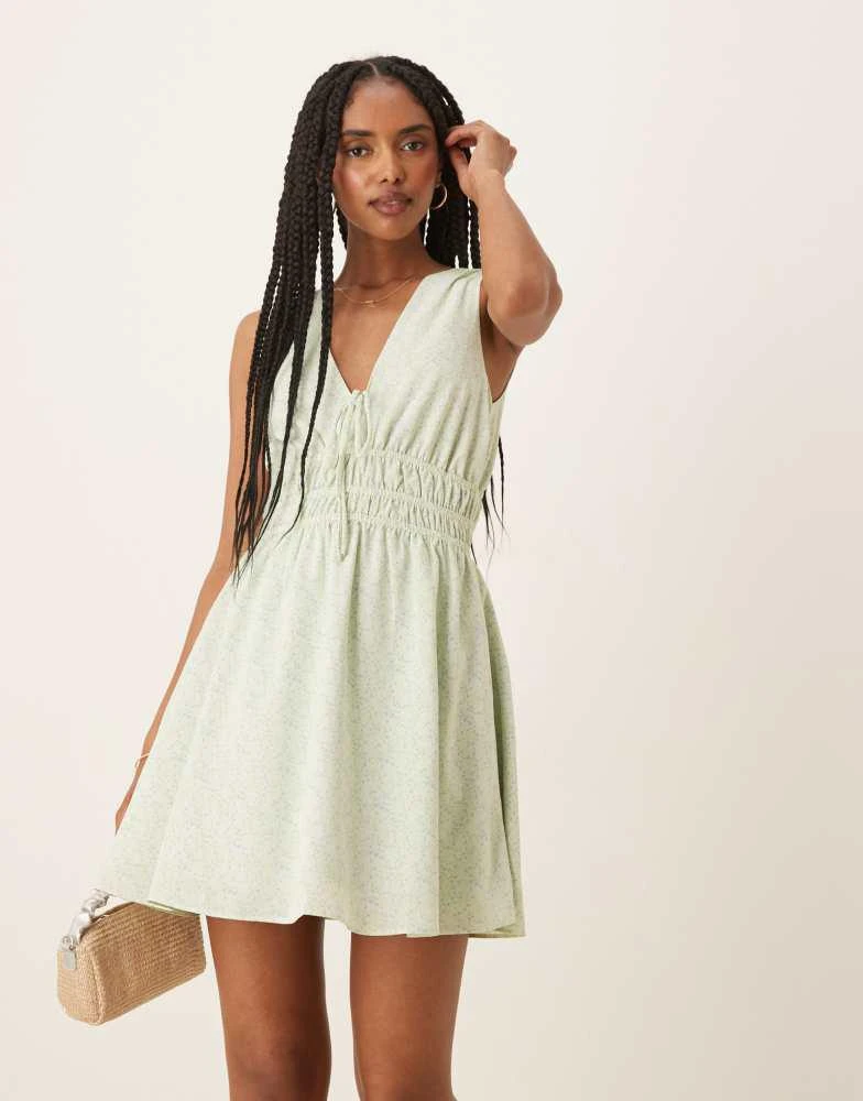 Glamorous Glamorous ruched strap mini dress in dtisy floral 1