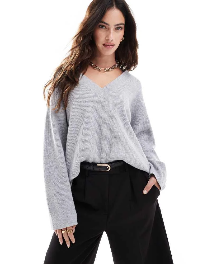 Stradivarius Stradivarius soft touch v neck jumper in grey 1