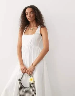 floaty denim dress Happy Heatwave everyone! Hope everyone is enjoying the weather before our next week of rain! I live for this weather, please can we have this all summer? The perfect floaty