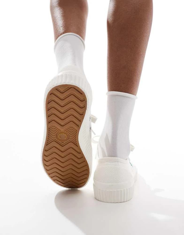 Fred Perry Fred Perry hughes canvas trainers in white 3