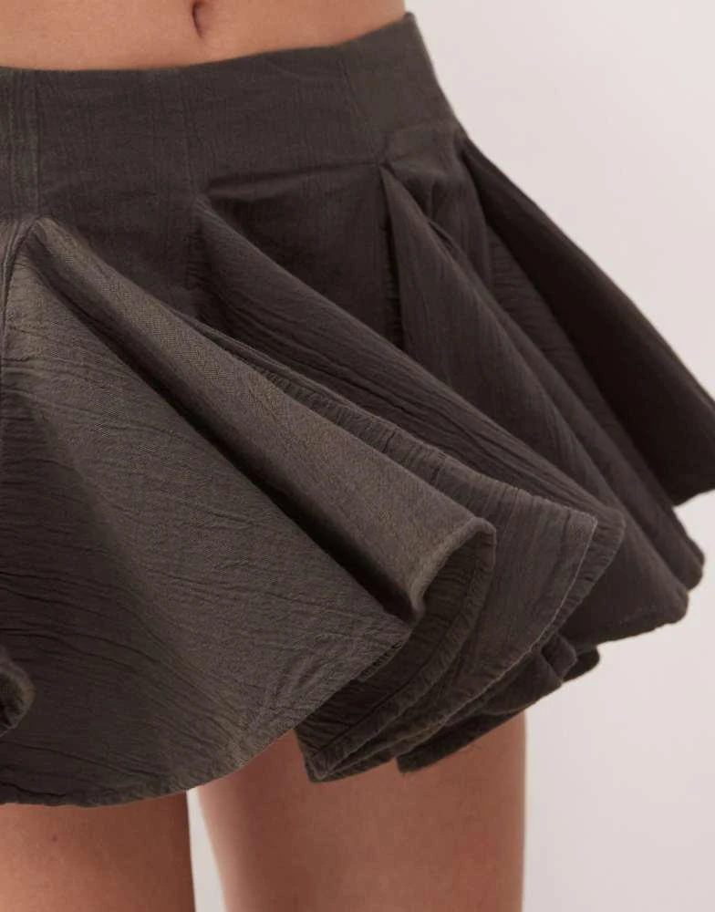 Weekday Weekday frill mini skirt in crinkle fabric in dark grey 4