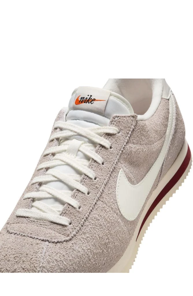 NIKE Cortez SE Sneaker 9