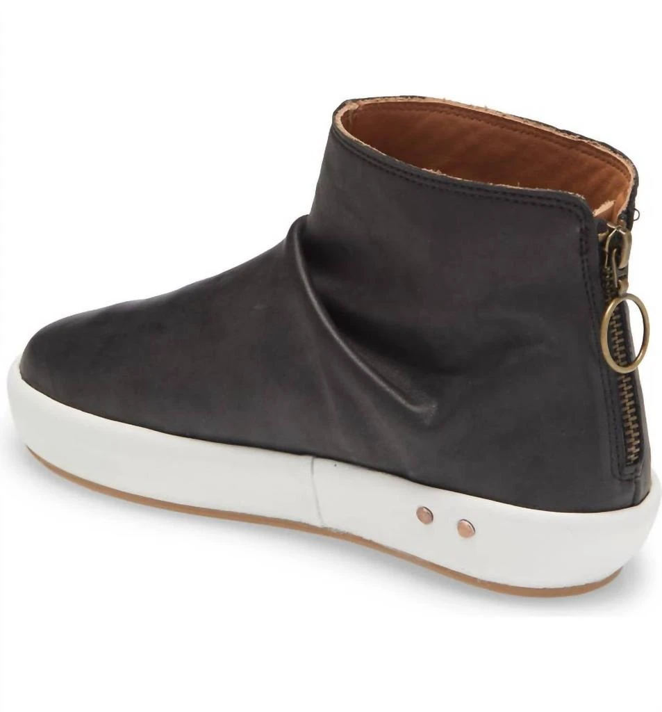 beek Jaeger Boots In Black 2