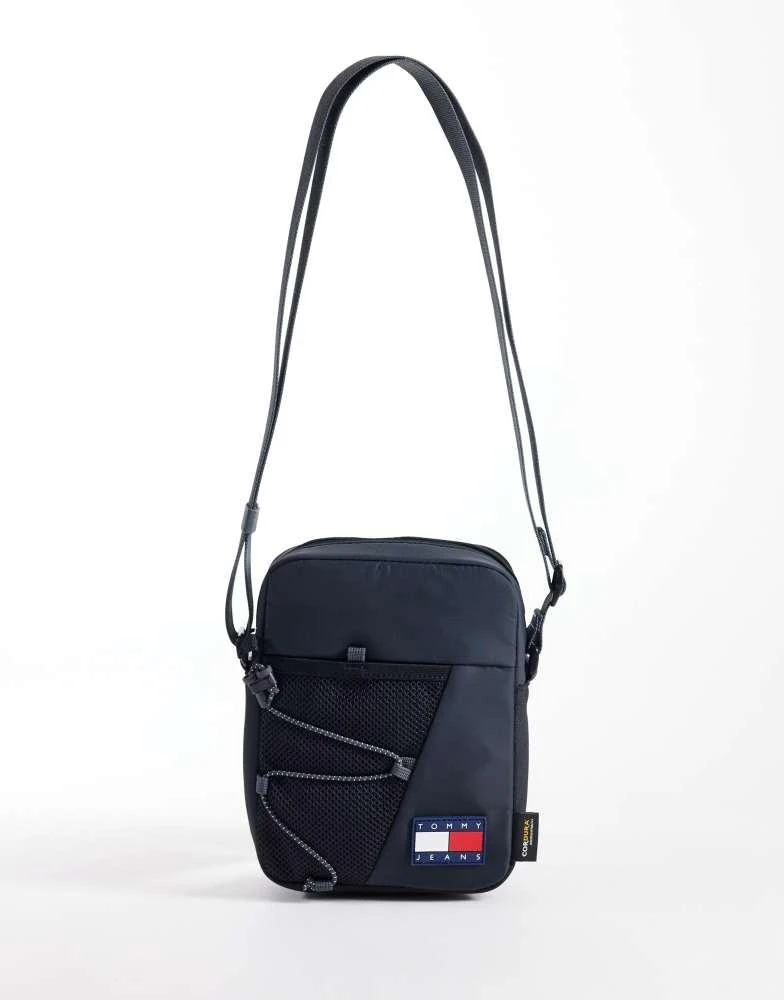 Tommy Hilfiger Tommy Jeans outdoors reporter cross body bag in black