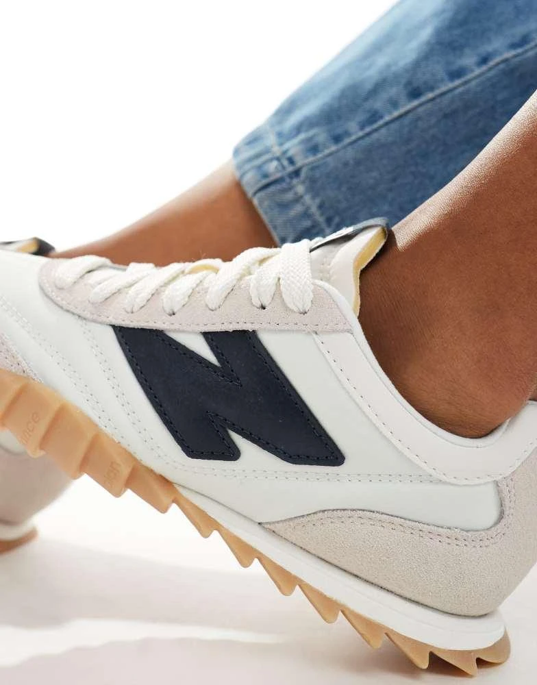 New Balance New Balance RC30 trainers with gum sole in white and navy 3