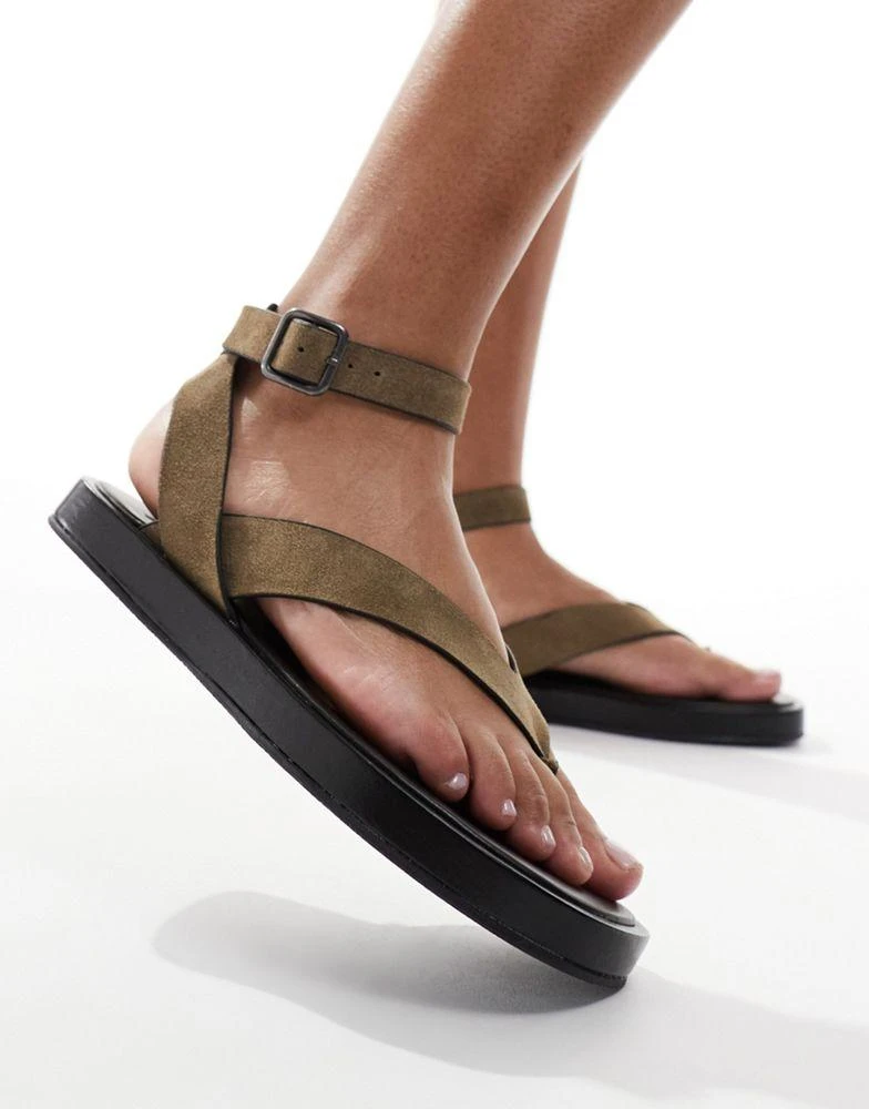 Pull&Bear Pull&Bear thong detail sandal in green 3