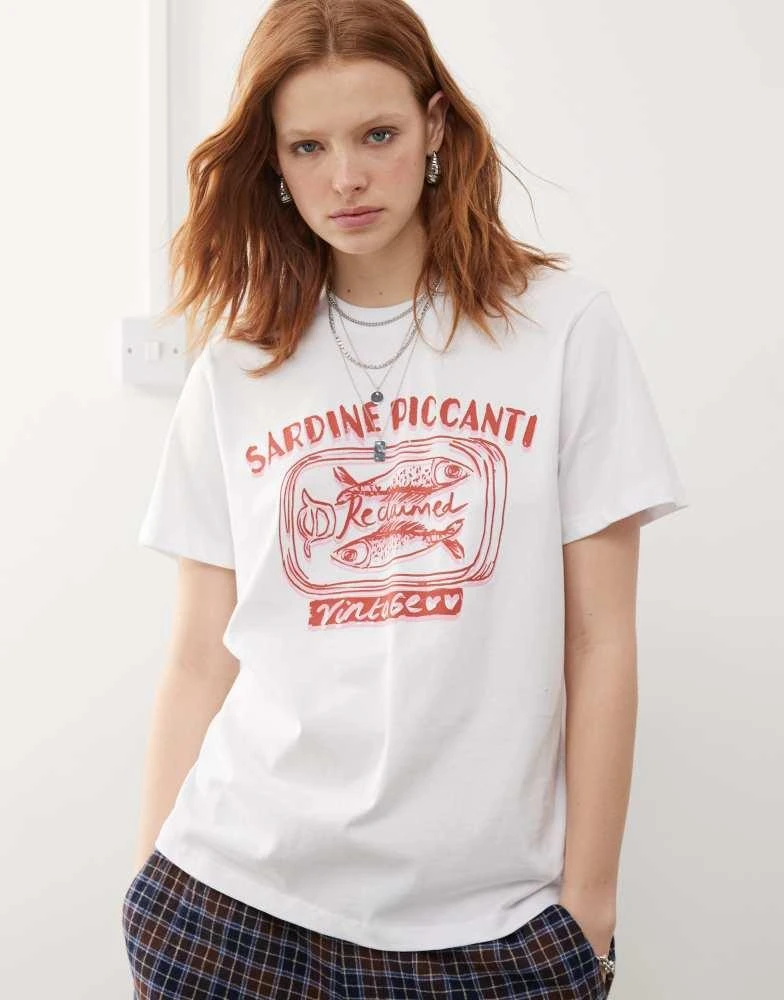 Reclaimed Vintage Reclaimed Vintage oversized t-shirt with sardine fisherman print in white 1