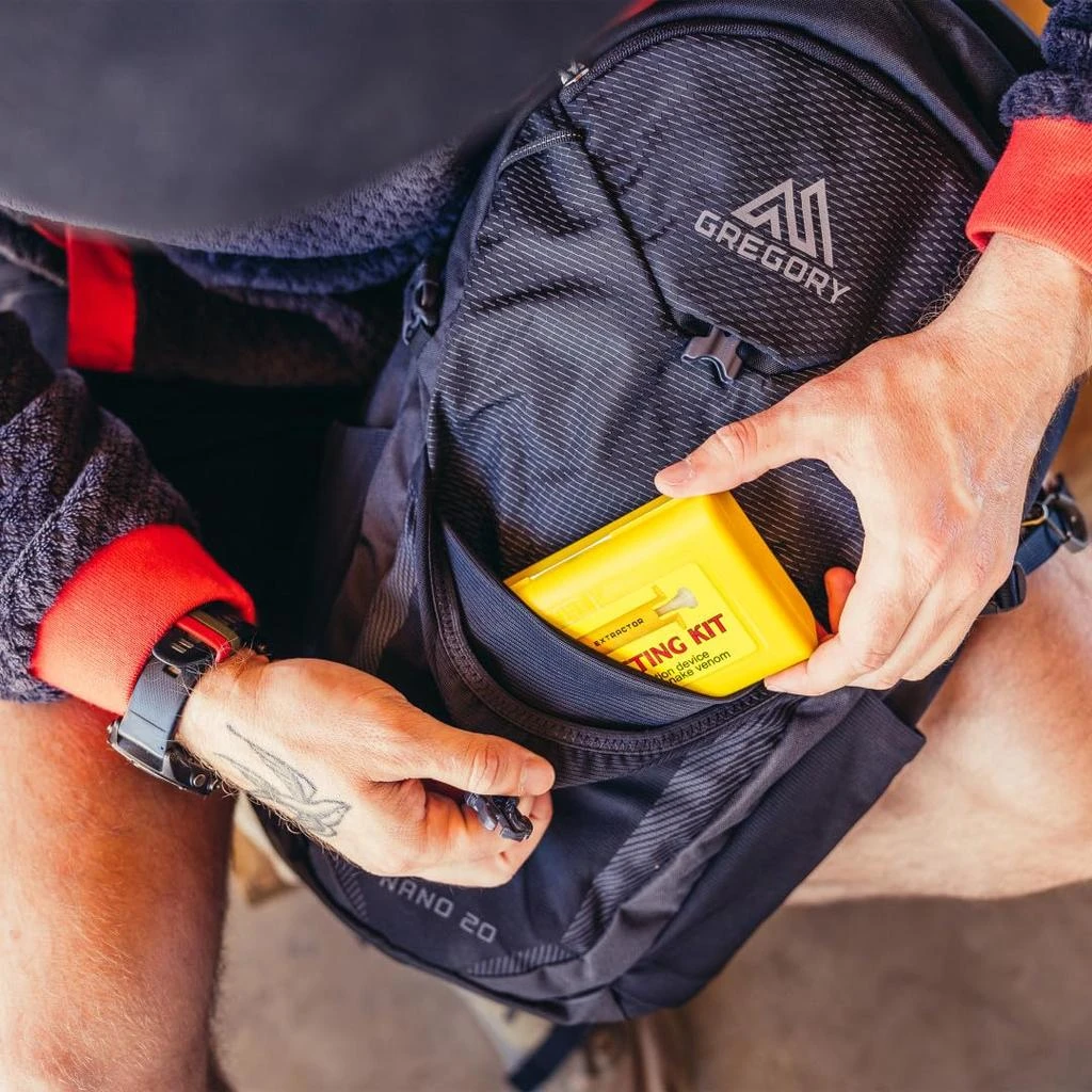 Gregory Gregory Nano 20L Plus Size Unisex Day Hiking/Commuter/Active Travel Backpack, Breathable Backpanel, Hydration Port, Plus Size, Optic Black 6