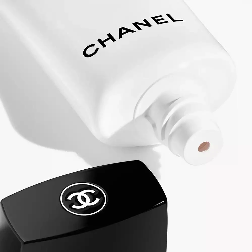 Chanel Anti-Pollution Vitamin Clay Mask 2