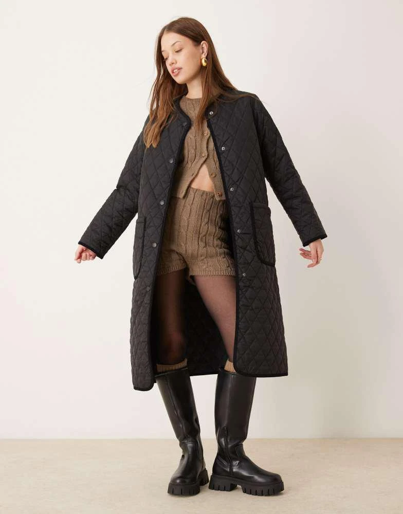 Barbour Barbour Women's Round Collar Quilt jacket in black 1