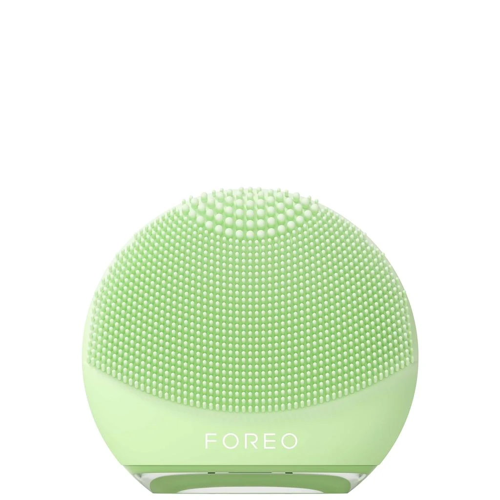 FOREO FOREO LUNA 4 GO 2-Zone Facial Cleansing and Firming Device for All Skin Types 1