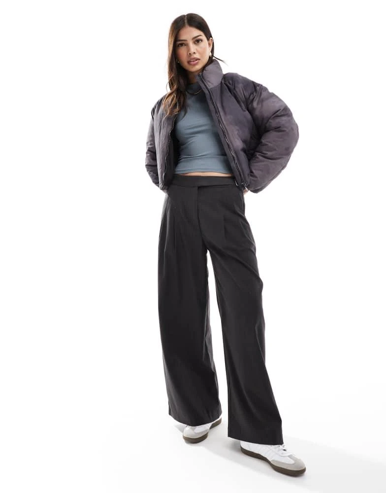 Pull&Bear Pull&Bear washed effect padded puffer jacket in grey 2