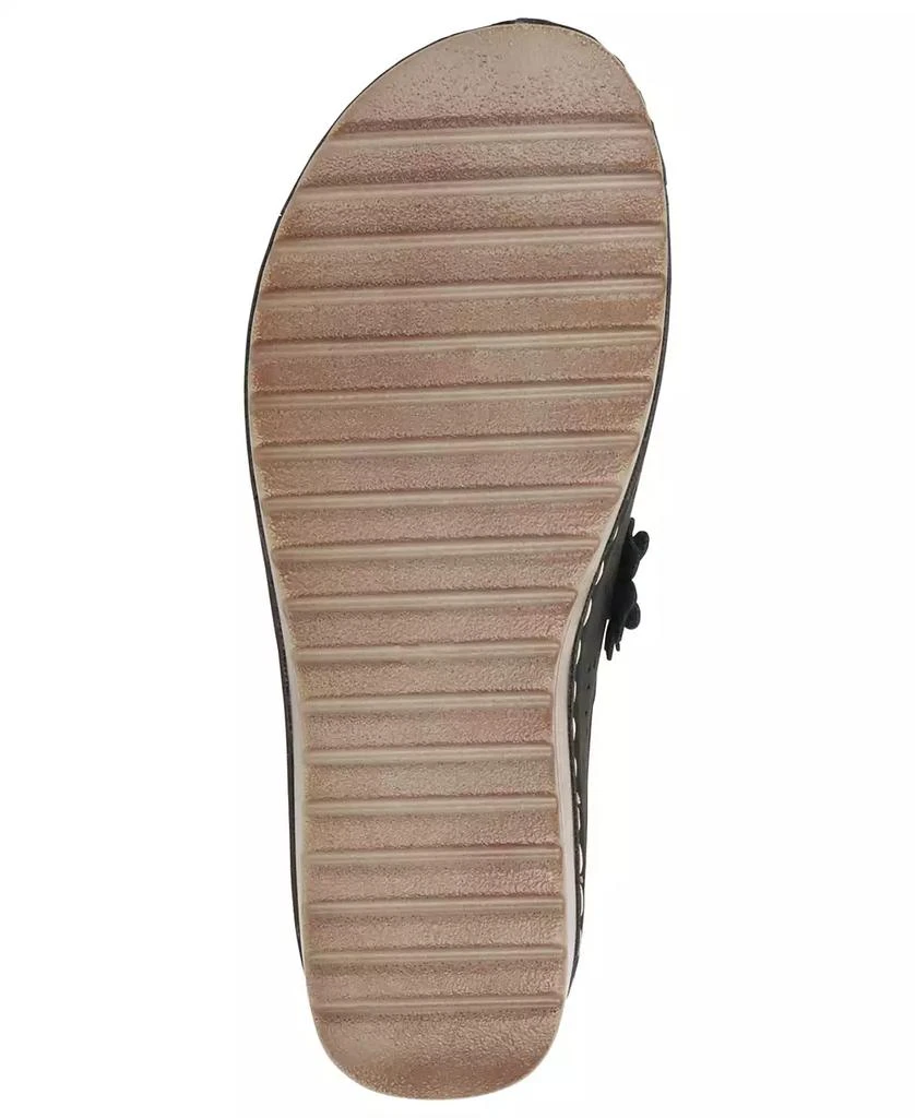 GC Shoes Women's Krista Perforated Flower Wedge Mules 5