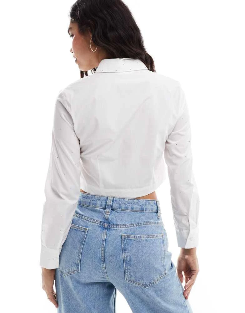 Stradivarius Stradivarius hotfix detail cropped shirt in white 3