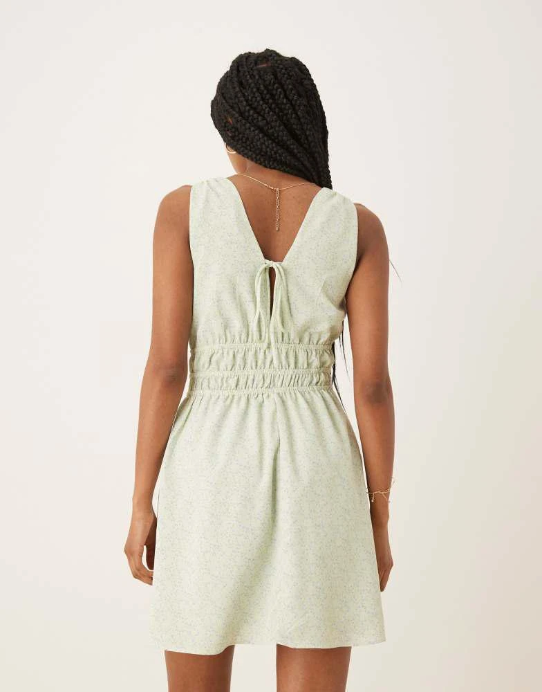 Glamorous Glamorous ruched strap mini dress in dtisy floral 3