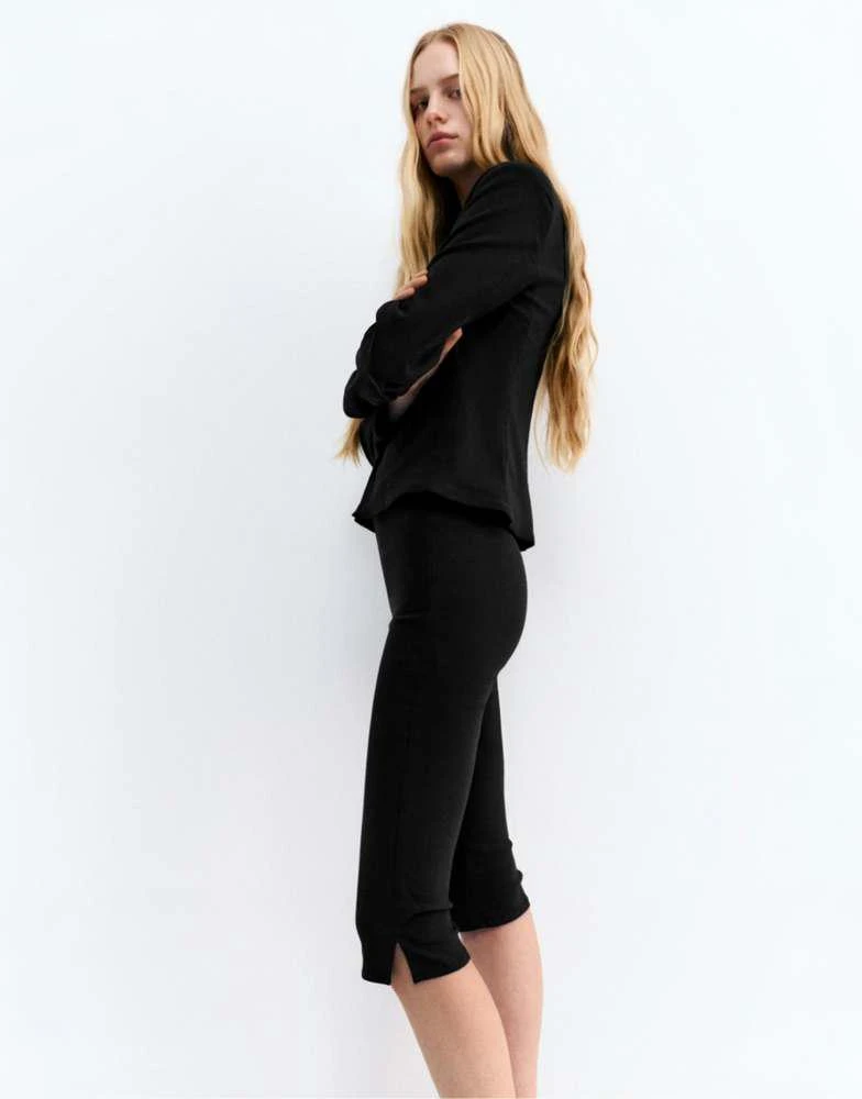 Pull&Bear Pull&Bear Zip capris trousers in black 3
