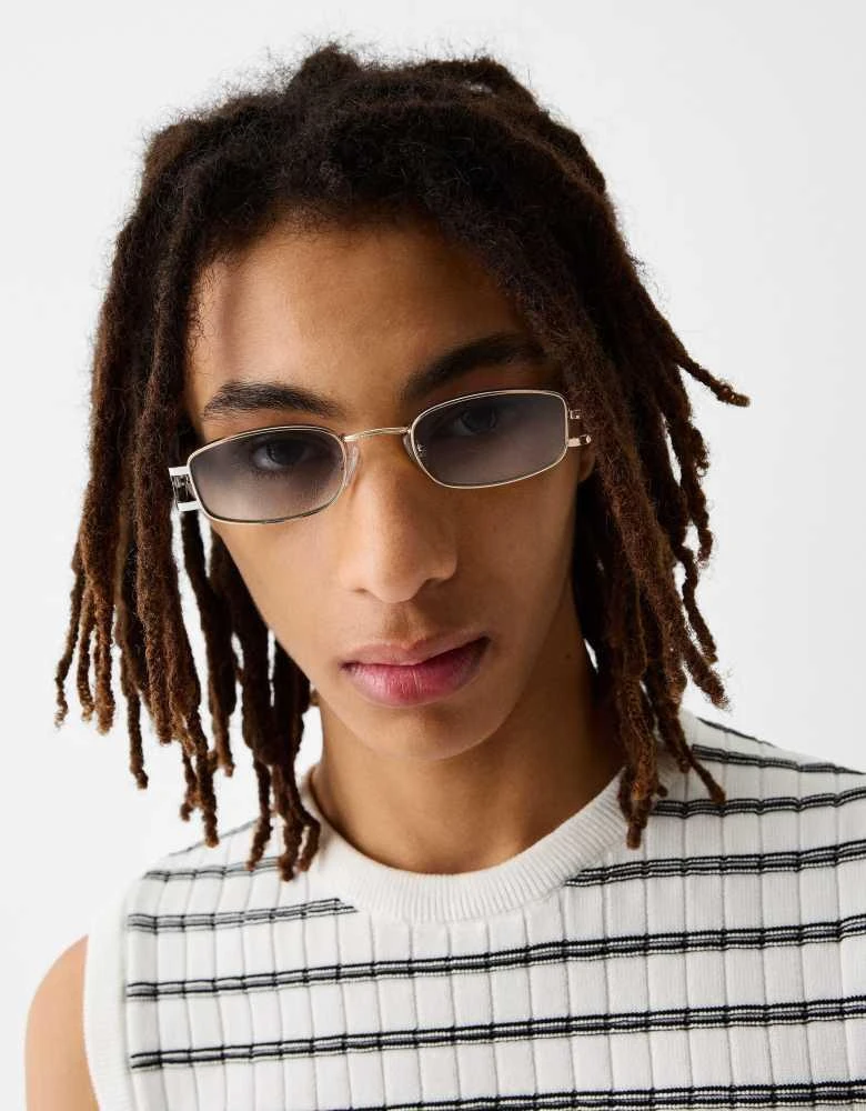 Bershka Bershka gold frame detail tinted sunglasses in black 3
