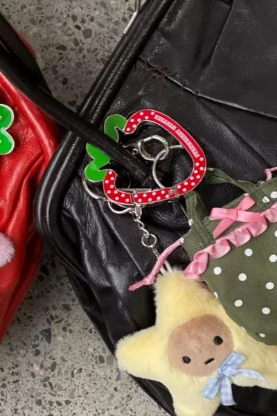 Strawberry Western Strawberry Western Strawberry Carabiner 2