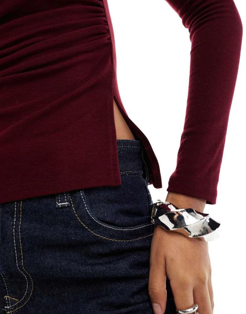 Bershka Bershka ruched side long sleeve t-shirt in burgundy 3