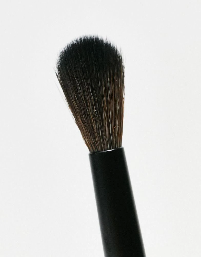 MORPHE Morphe V204 Soft Pointed Eyeshadow Brush 2