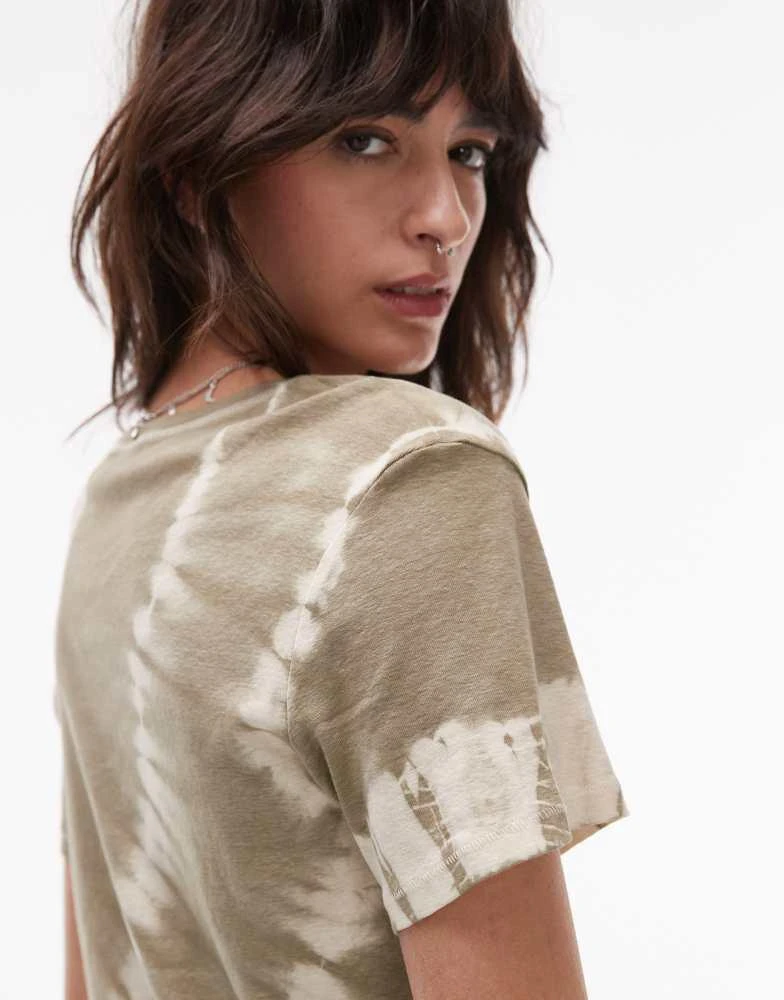 Monki Monki shrunken tee in khaki tie dye 3